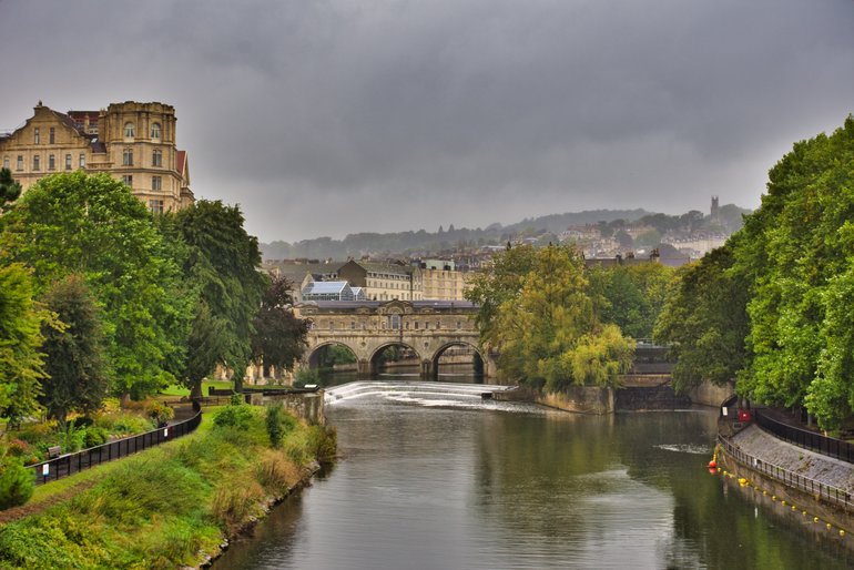 Looking up the River Avon to Pulteney Bridge