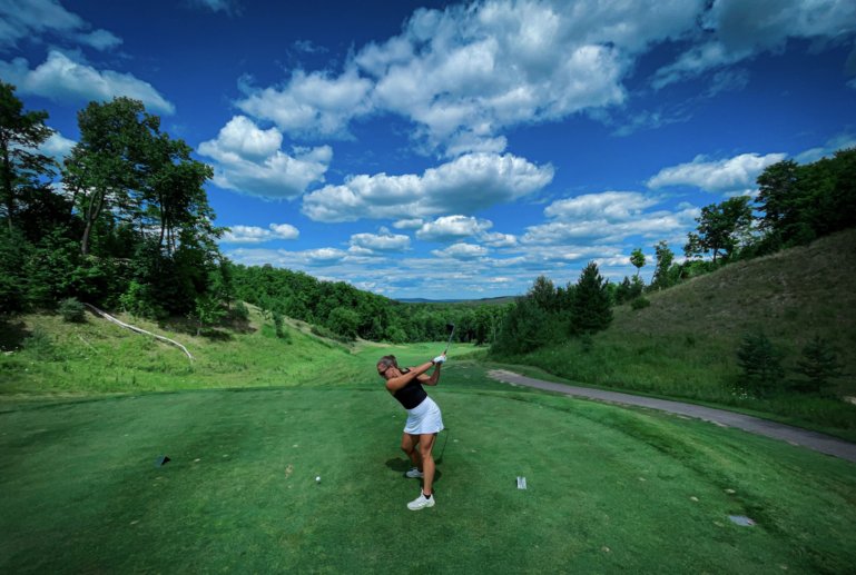 Tribute tee shot