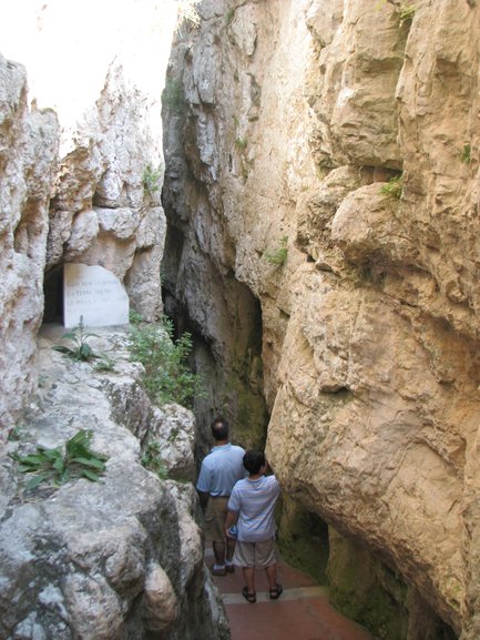 Walking through Montagna Spaccata