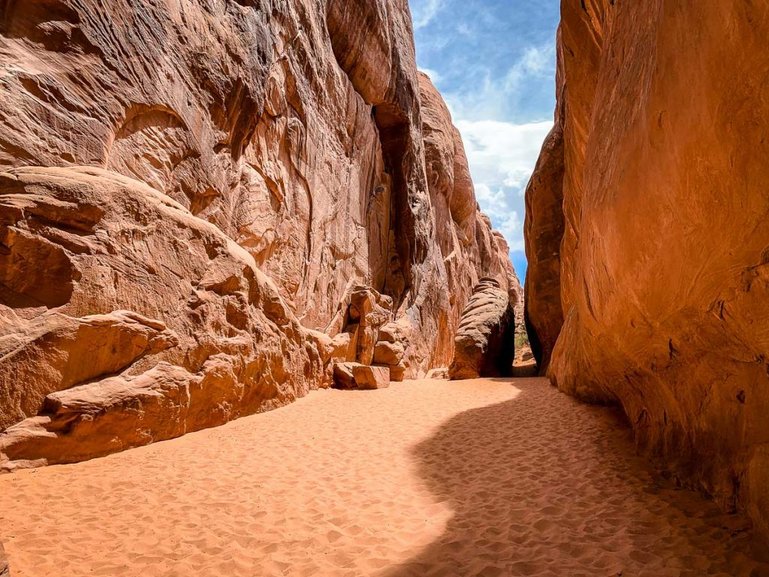 Sand Dune Arch