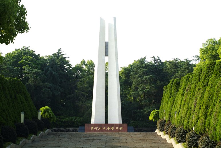 The memorial dual-column